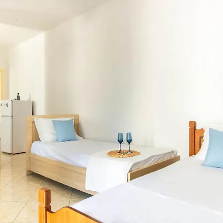 Stylish Extra - Big 1+1 Apartment Himarë